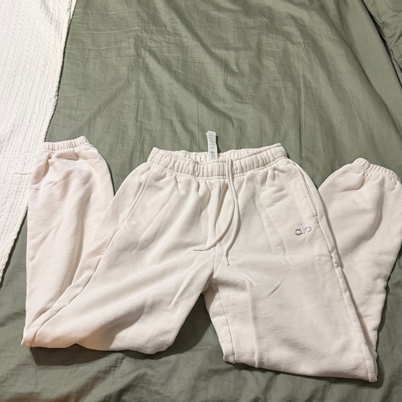 ALO SET-Women's Bae Hoodie and Accolade pants